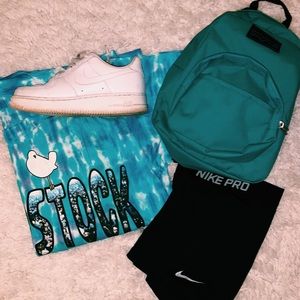 Woodstock Tshirt 🦋